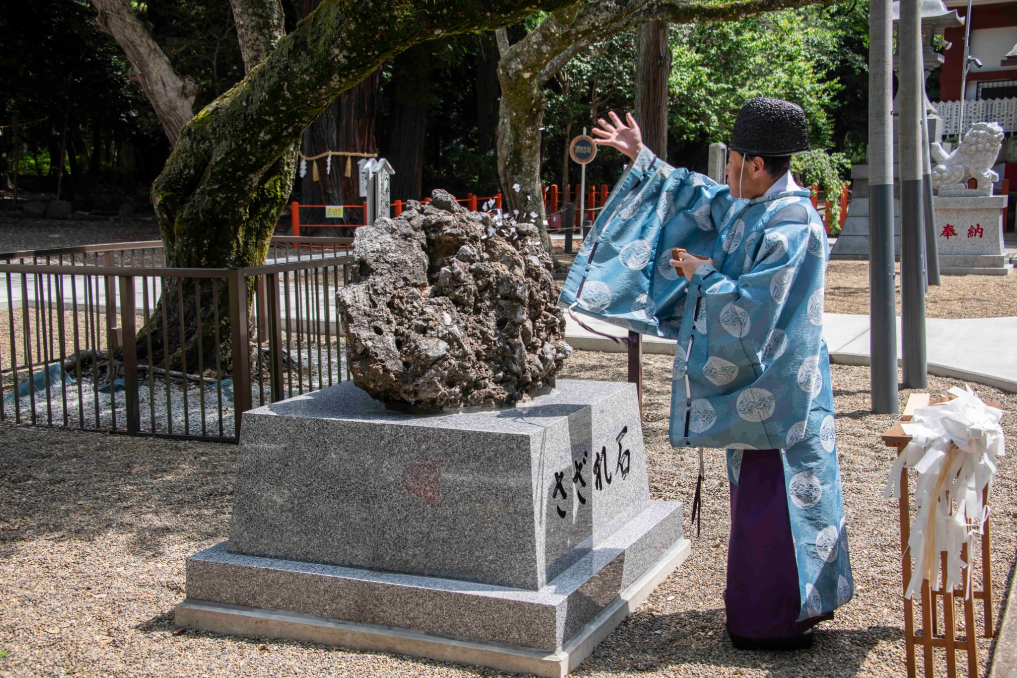神栖市】息栖神社に「こま犬」と「さざれ石」が奉納されました